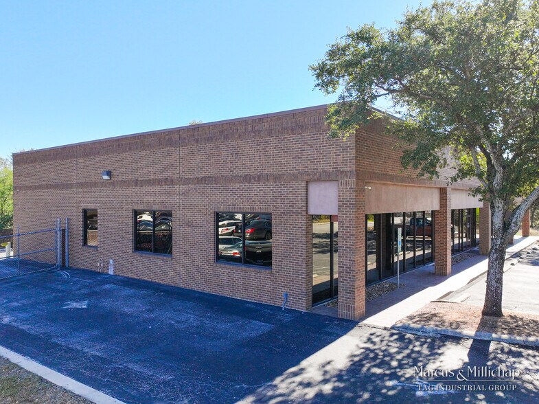 More Photos Of 10906 Laureate Dr, San Antonio Light Distribution For Sale