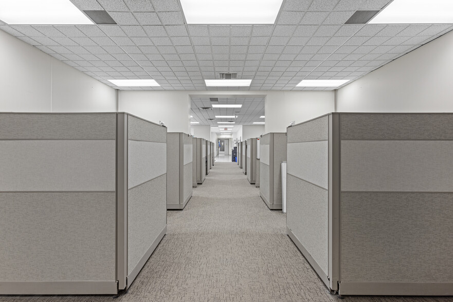 More Photos Of 1011 Polytek St, Ottawa Flex For Sale