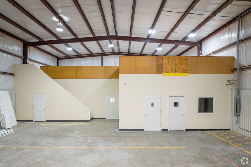 More Photos Of 8801 W County Road 127, Midland Warehouse For Lease