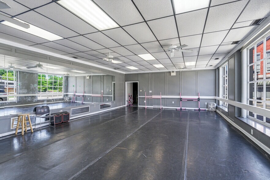 More Photos Of 2 S Main St, Woodstown Storefront Retail Residential For Sale