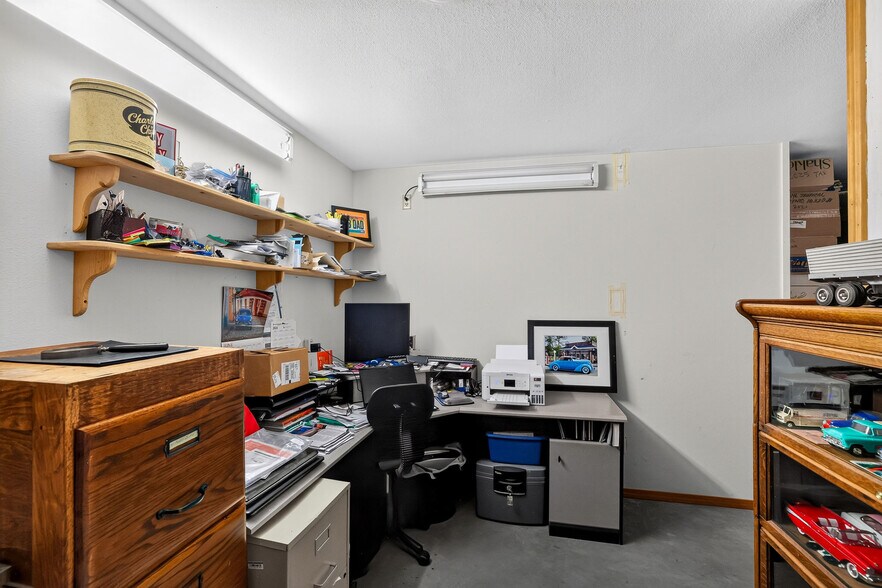 More Photos Of 420-422 Main Street St, Riggins Specialty For Sale