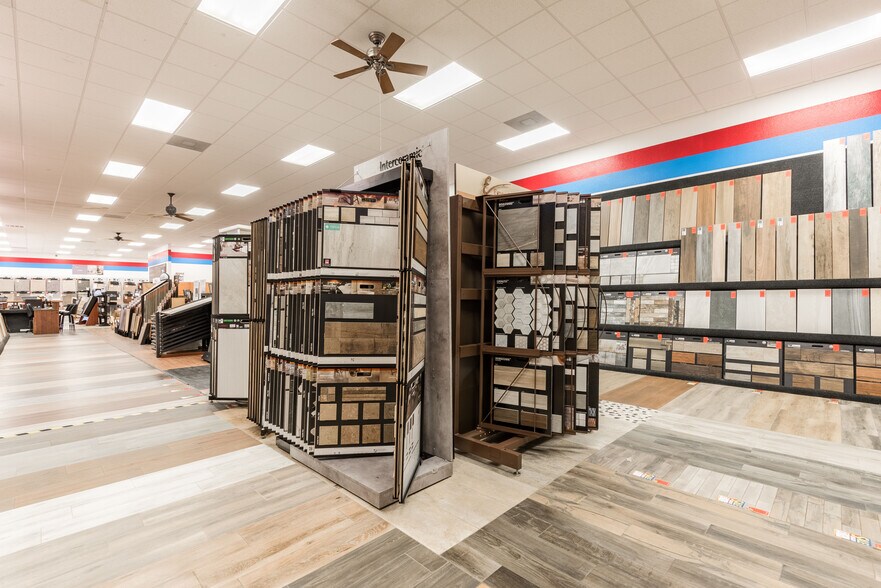 More Photos Of 21019 Spring Towne Dr, Spring Showroom For Lease