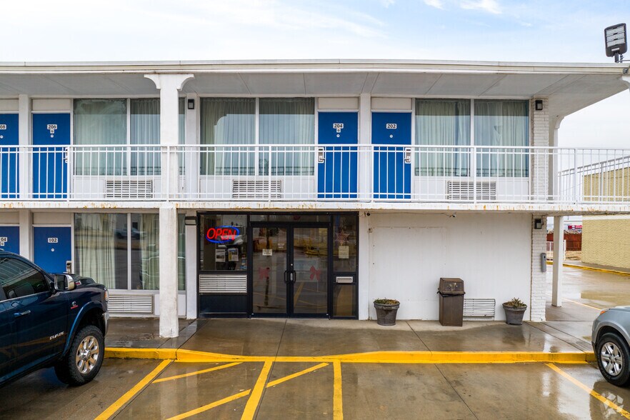 More Photos Of 722 E Pancake Blvd, Liberal Hotel For Sale