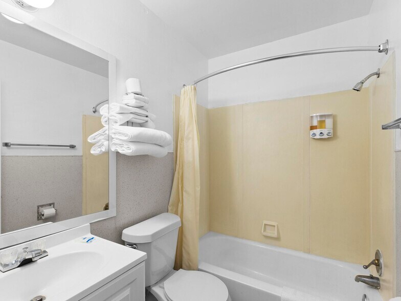 More Photos Of 935 9th Ave, Sidney Hotel For Sale