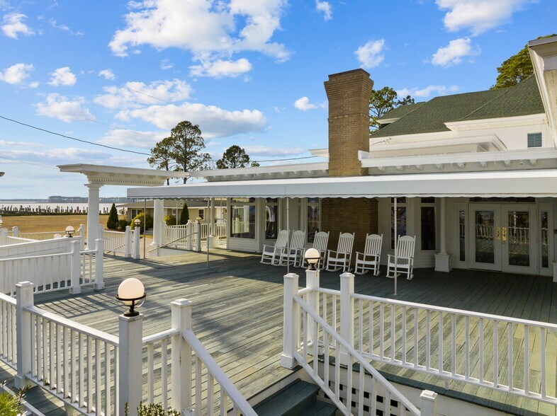 More Photos Of 738 E Main St, Belhaven Hotel For Sale