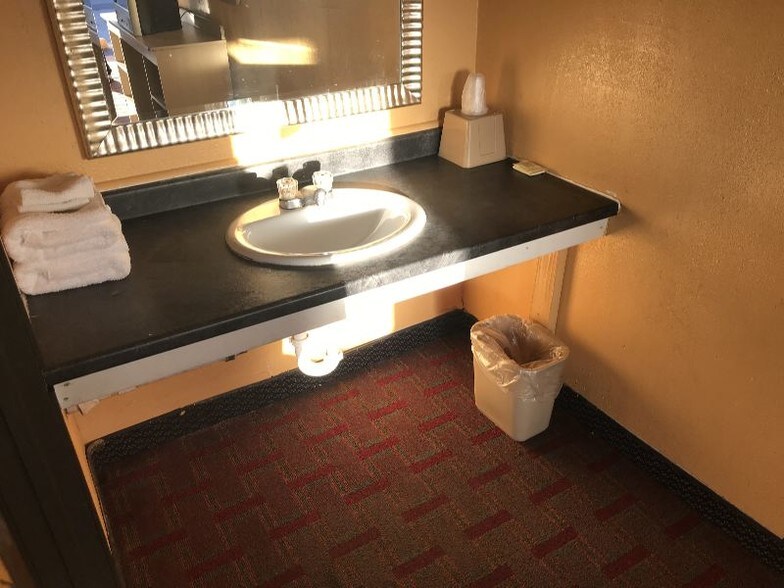 More Photos Of 3607 Hamilton Ave, Saint Louis Hotel For Sale