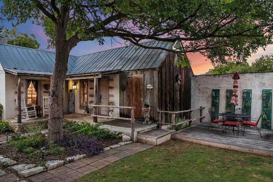 More Photos Of 104 E Austin St, Fredericksburg Storefront Retail Residential For Sale