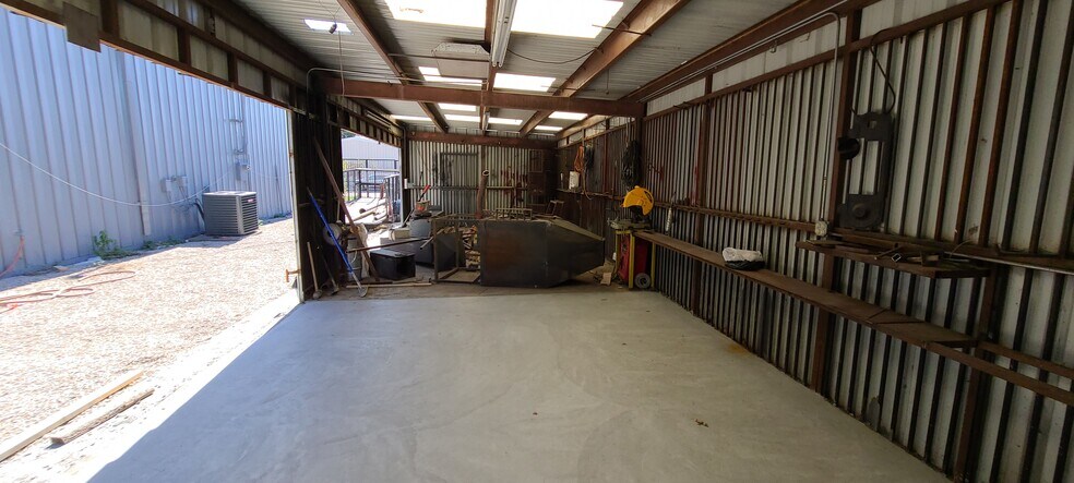 More Photos Of 2333 Joe Field Rd, Dallas Light Manufacturing For Lease