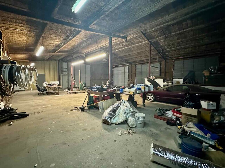 More Photos Of 8351 Bryant Dr, Silsbee Warehouse For Sale