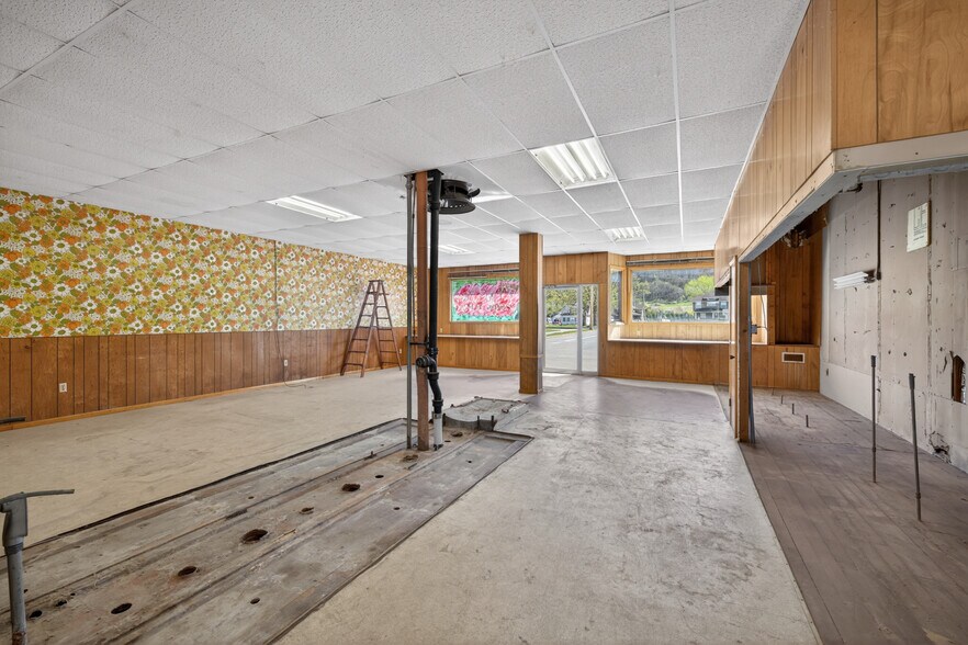 More Photos Of S101 S Main St, Nelson General Retail For Sale