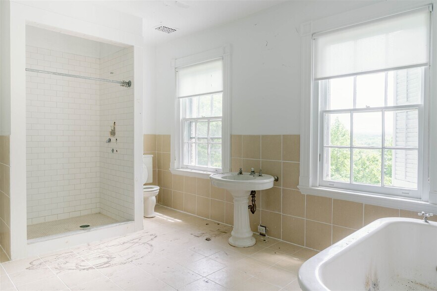 More Photos Of 37-60 Blackburn Rd, Selkirk Apartments For Sale