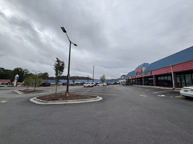 More Photos Of 5150 Buford Hwy NE, Doraville Storefront For Lease