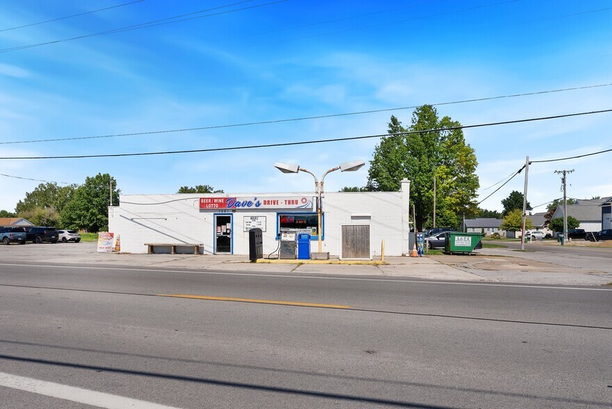 More Photos Of 7697 E Harbor Rd, Lakeside Marblehead Convenience Store For Sale