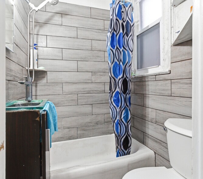 More Photos Of 369 E Kinney St, Newark Apartments For Sale