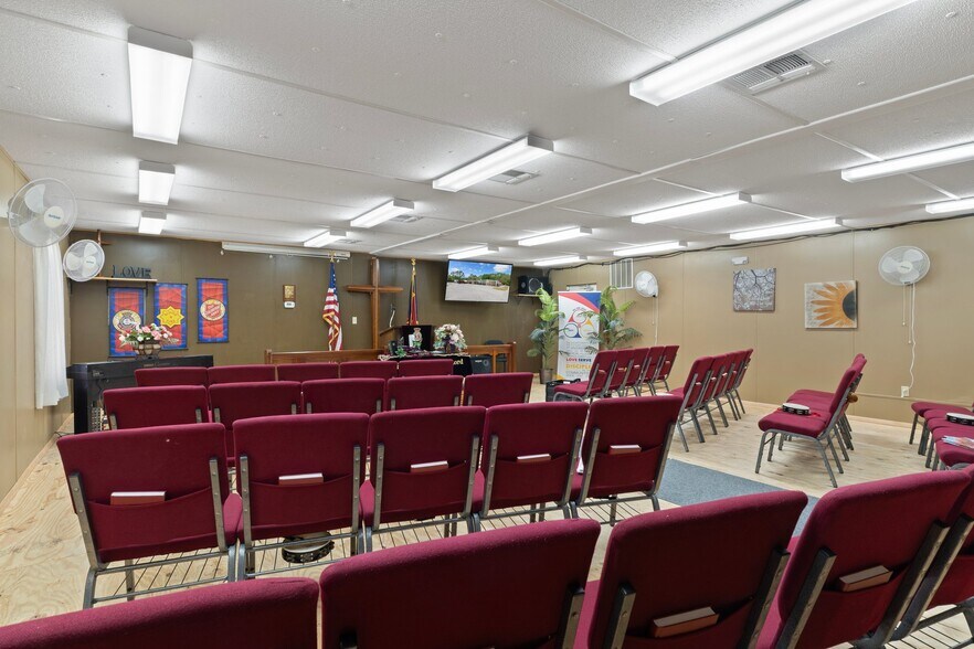 More Photos Of 15464 Cortez Blvd, Brooksville Unknown For Lease