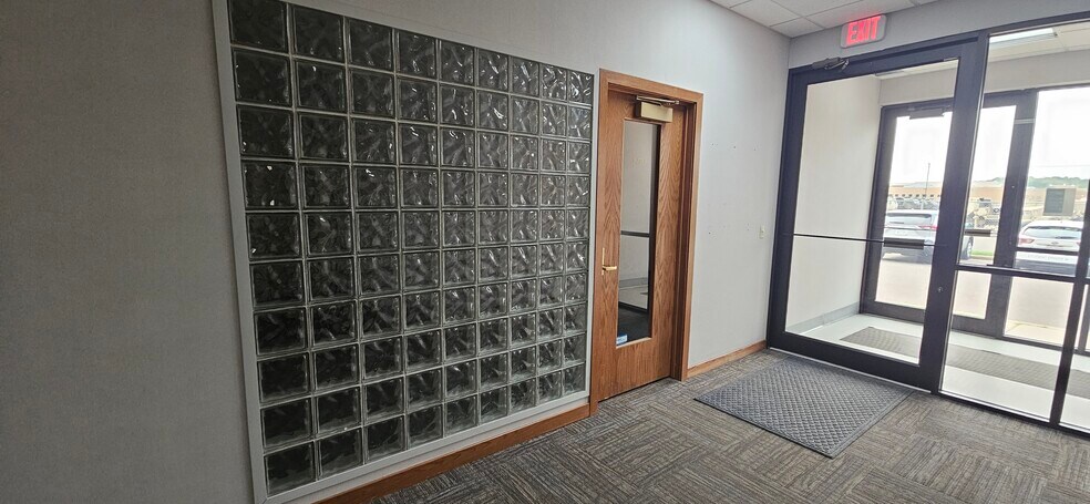 More Photos Of 1903 Keith St, Eau Claire Medical For Lease