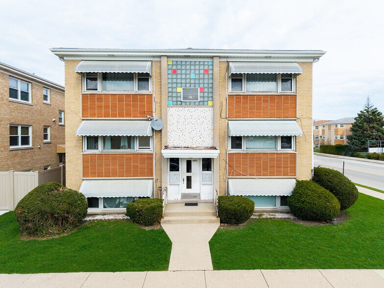Primary Photo Of 4401 N Newcastle Ave, Harwood Heights Apartments For Sale