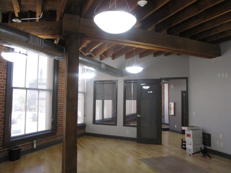 More Photos Of 614 N 11th St, Saint Louis Office For Sale