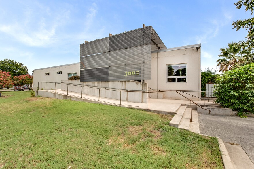 More Photos Of 3000 E Cesar Chavez St, Austin Office For Lease