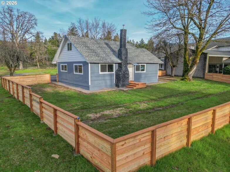 More Photos Of 48181 Highway 58, Oakridge Flex For Sale