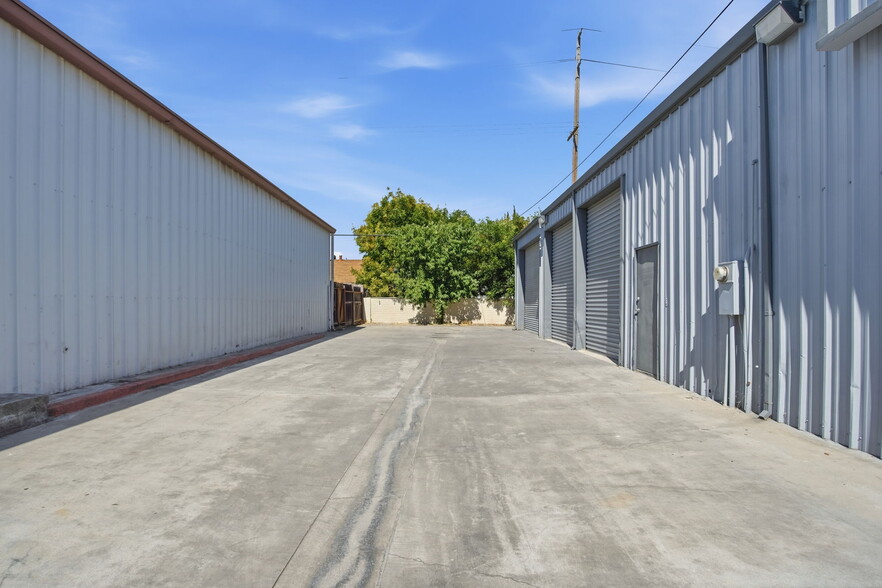 More Photos Of 1649 Carnegie St, Turlock Warehouse For Lease