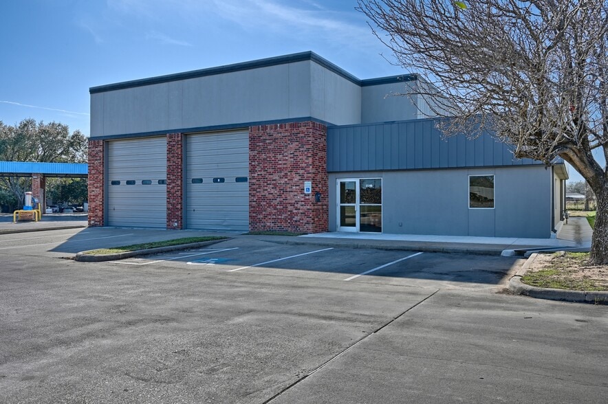 More Photos Of 1140 Finfeather Rd, Bryan Flex For Lease