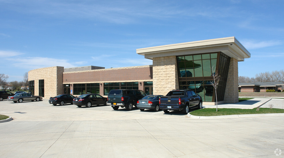 Primary Photo Of 3400 E Euclid Ave, Des Moines Office For Sale