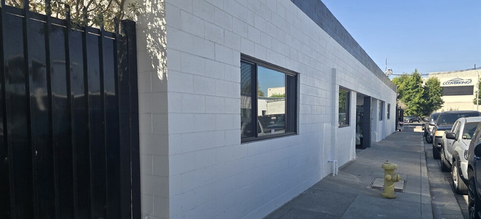 More Photos Of 920-922 E Arlee Pl, Anaheim Warehouse For Lease