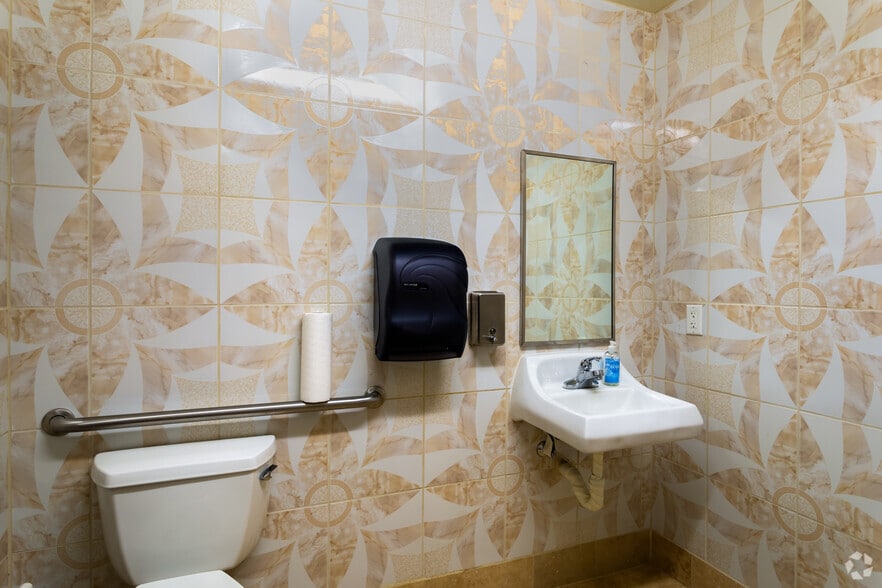 More Photos Of 920 J St, Sacramento Office For Sale