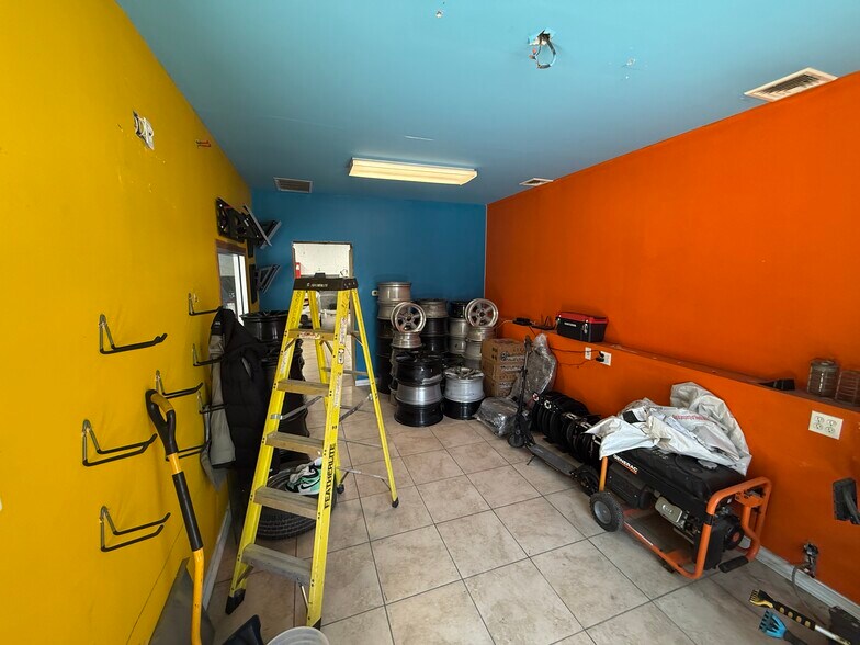 More Photos Of 3724 10th St, Long Island City Warehouse For Lease