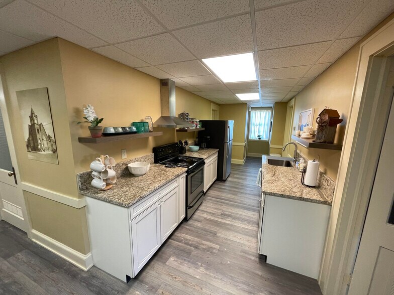 More Photos Of 79 Doyle St, Toccoa Office For Sale