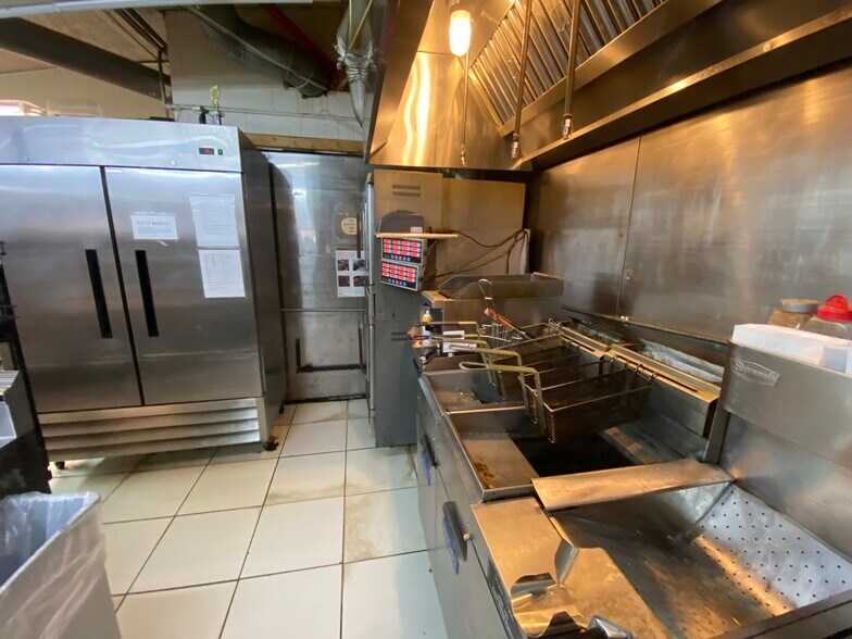 More Photos Of 814 E Highway 60, Monett Restaurant For Sale