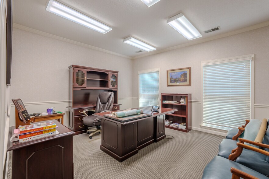 More Photos Of 970 Highway 20, Tuscumbia Office For Lease