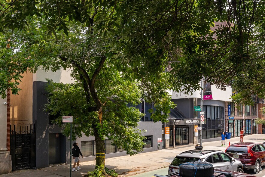 More Photos Of 27-47 Crescent St, Astoria Medical For Lease