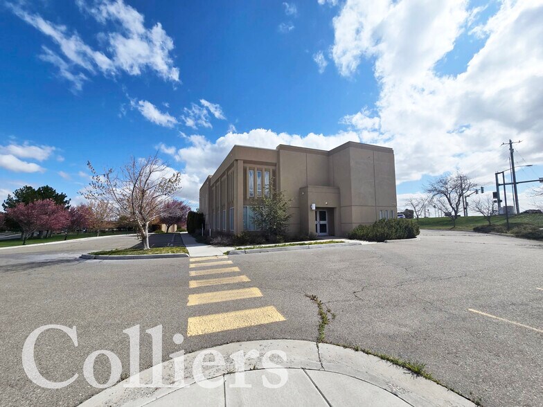 More Photos Of 1715 Pole Line Rd E, Twin Falls Bank For Sale