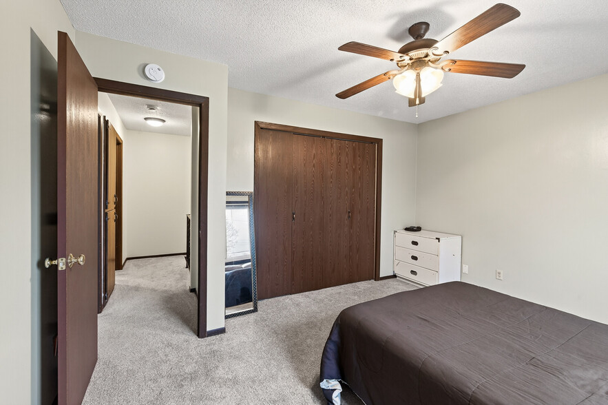 More Photos Of 5531 Maryland Ave N, New Hope Apartments For Sale