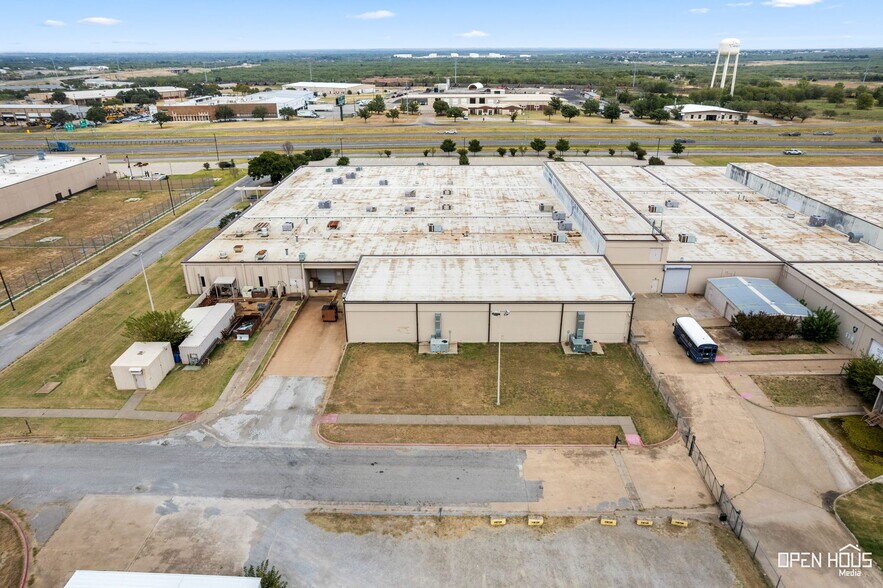 More Photos Of 2813 Central Fwy E, Wichita Falls Industrial For Sale