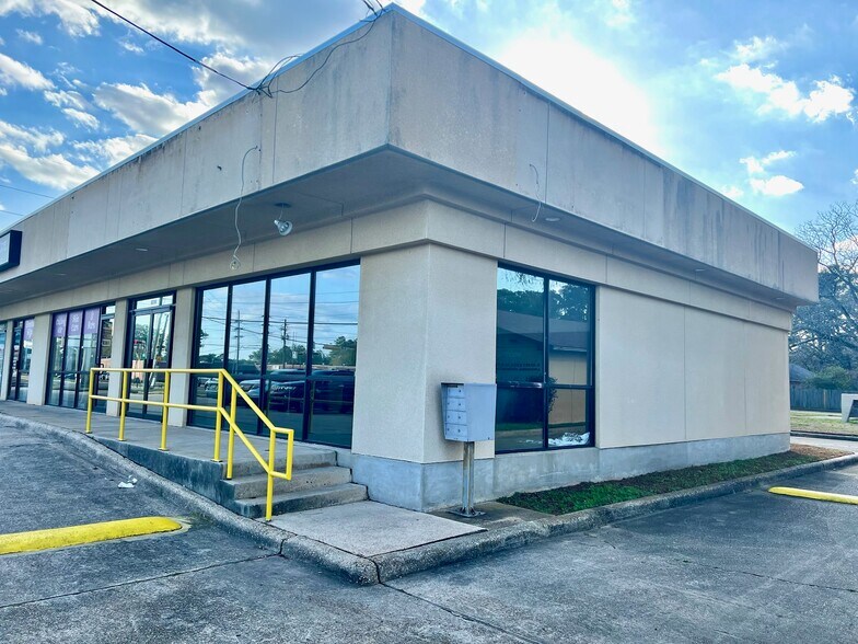 More Photos Of 8236-8240 Jewella Ave, Shreveport Storefront Retail Office For Sale