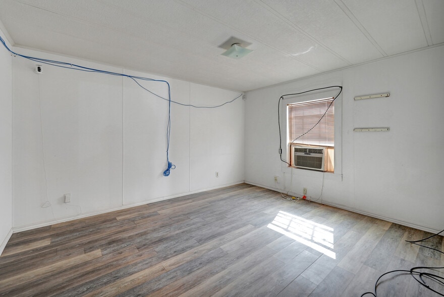 More Photos Of , Midland Flex For Sale