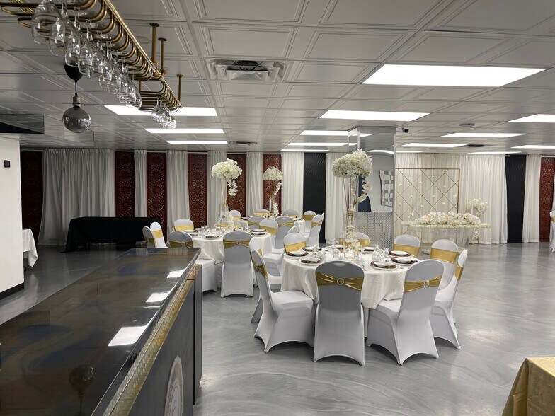 More Photos Of 3858-3870 Notre-Dame, Laval Office For Sale