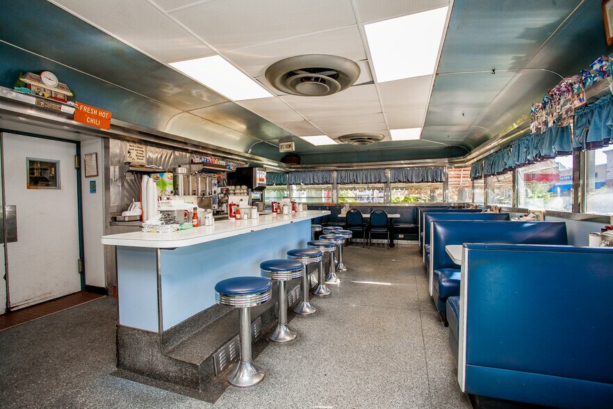 More Photos Of 6053 Ridge Ave, Philadelphia Restaurant For Sale