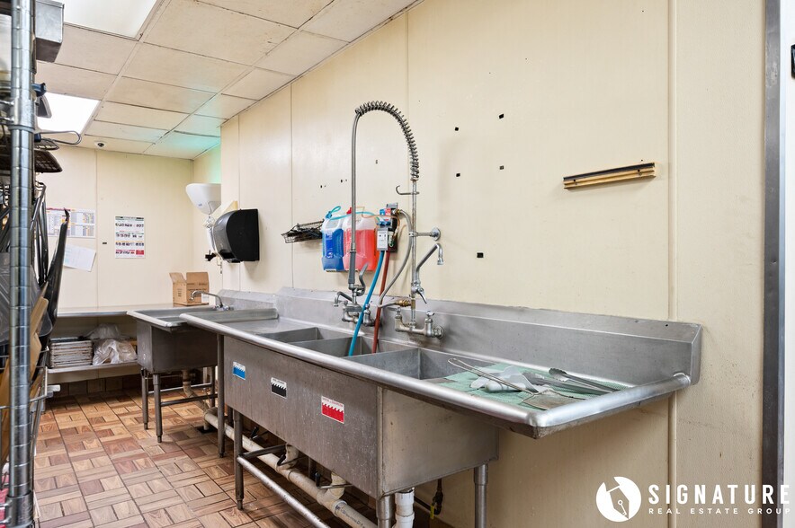 More Photos Of 207 S Miller Ave, Gillette Fast Food For Sale