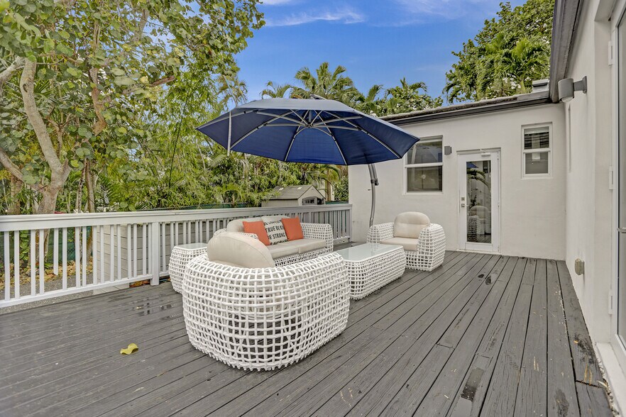 More Photos Of 430 Ne 121st St, Biscayne Park Movie Radio TVStudio For Sale