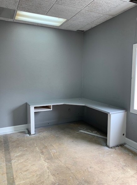 More Photos Of 1010 Park Ct, Safety Harbor Warehouse For Lease