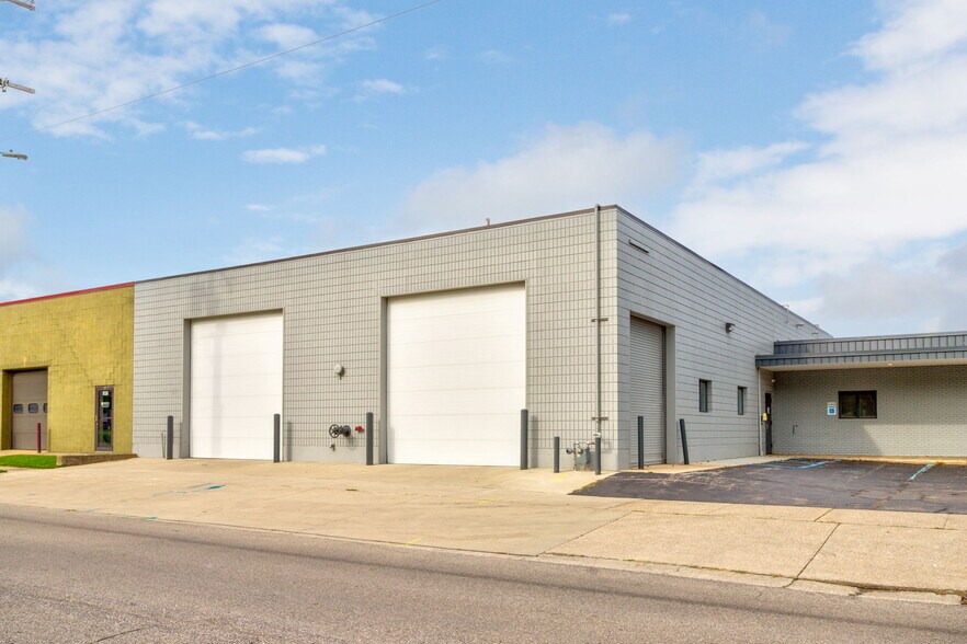 More Photos Of 850 Maple Ave, Holland Industrial For Sale