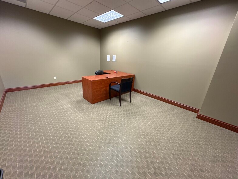 More Photos Of 3589 Sagamore Pky, Lafayette Office For Lease