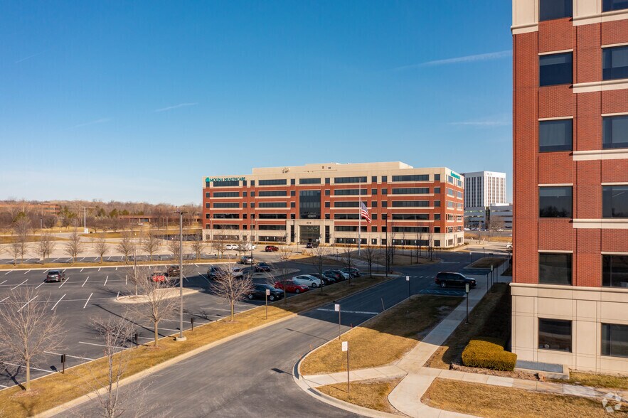More Photos Of 880 W Long Lake Rd, Troy Coworking Space