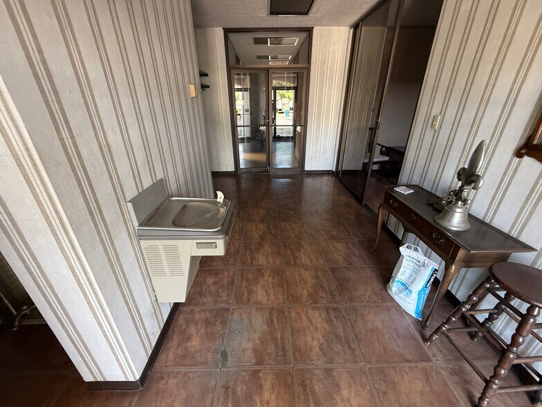 More Photos Of 128 E Commerce St, Aberdeen Storefront For Sale