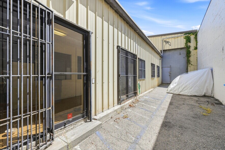 More Photos Of 2757 16th St, San Francisco Warehouse For Lease