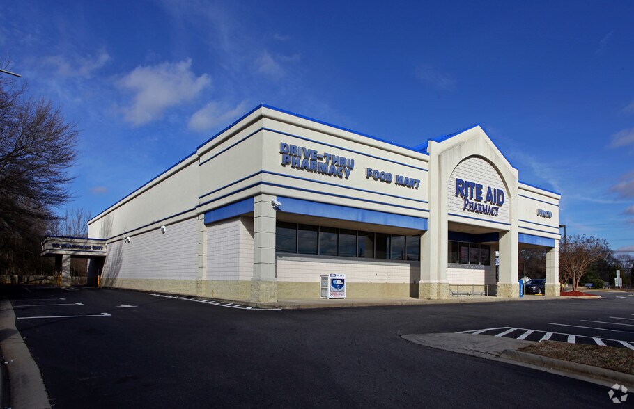 Primary Photo Of 520 E Trade St, Dallas Drugstore For Sale